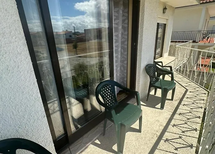 Lägenhet 3 Bedrooms Balcony Center Flat