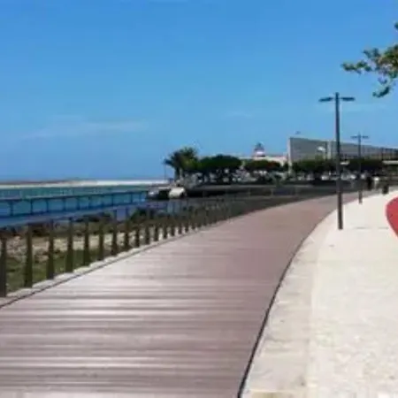 公寓 3 Bedrooms Balcony Center Flat *