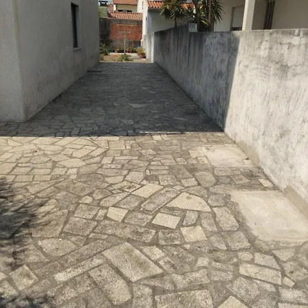 公寓 3 Bedrooms Balcony Center Flat *