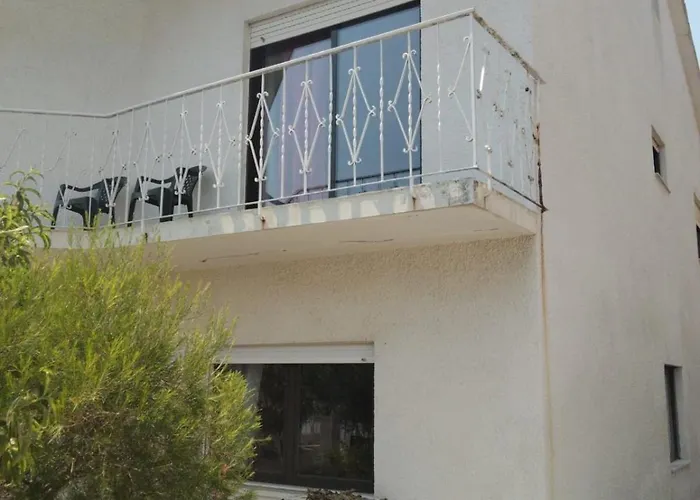 3 Bedrooms Balcony Center Flat *