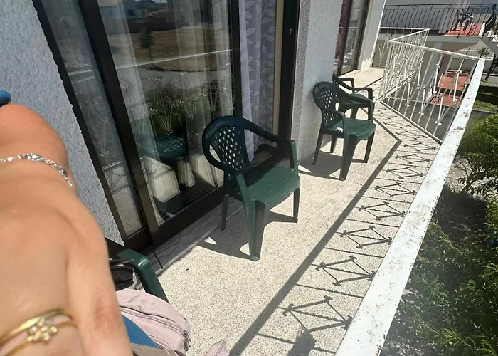 3 Bedrooms Balcony Center Flat Εσποσέντε